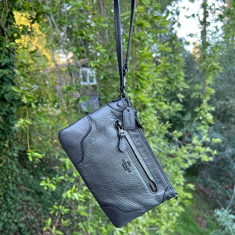 COACH Wristlet Wallet Clutch In Grey Metallic Pebbled Leather AUTHENTIC NWOT - Picture 2 of 10